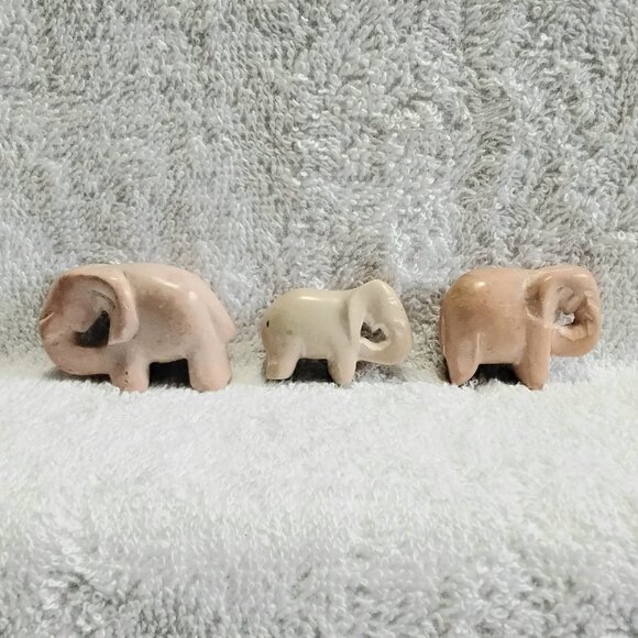 3 Piece Handcrafted Stone Set as an Elephant Family Ranging from 1"-1 1/4"!! - Picture 3 of 3